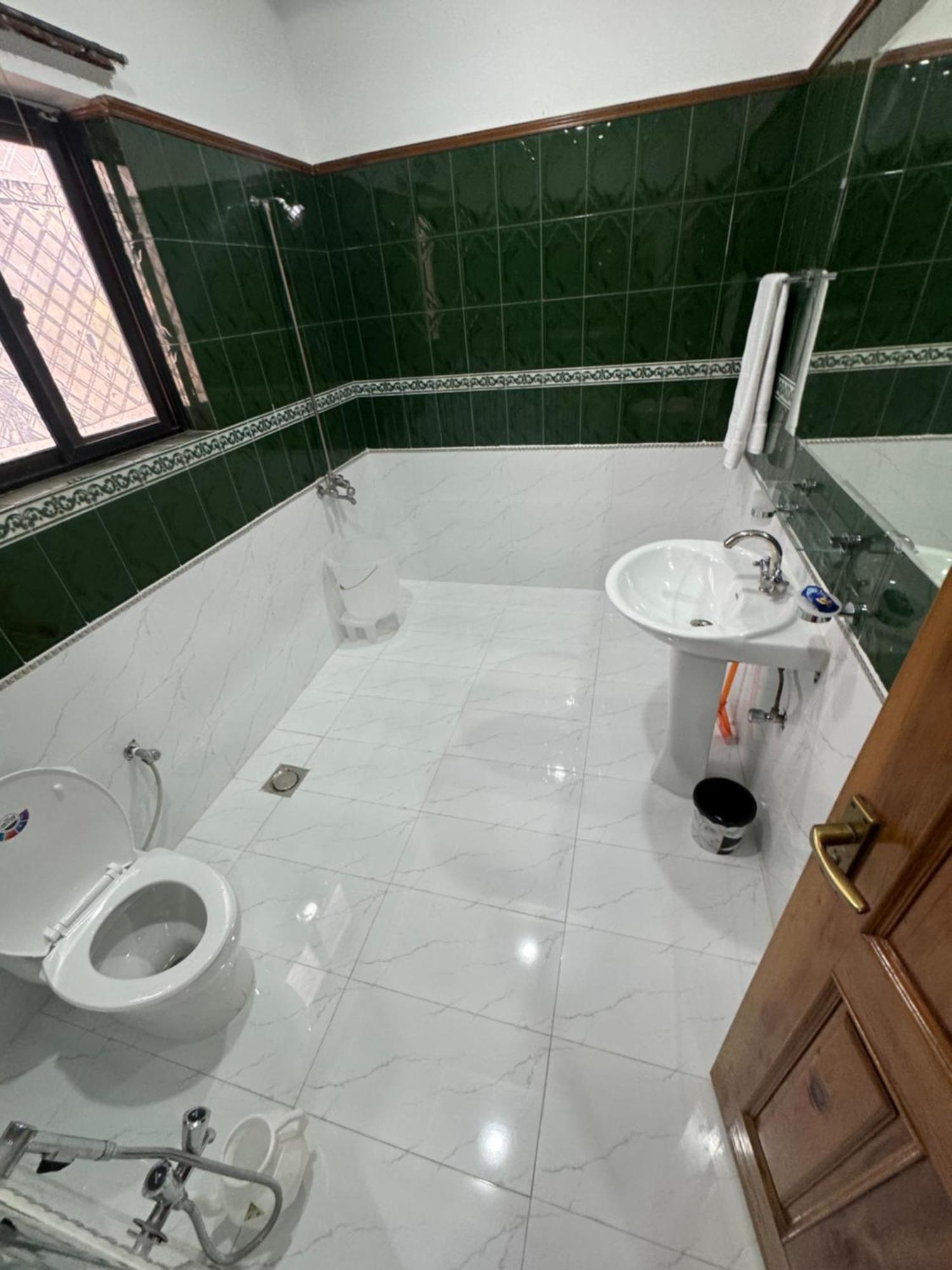 Royal Executive Inn Guest House Islamabad Exteriör bild