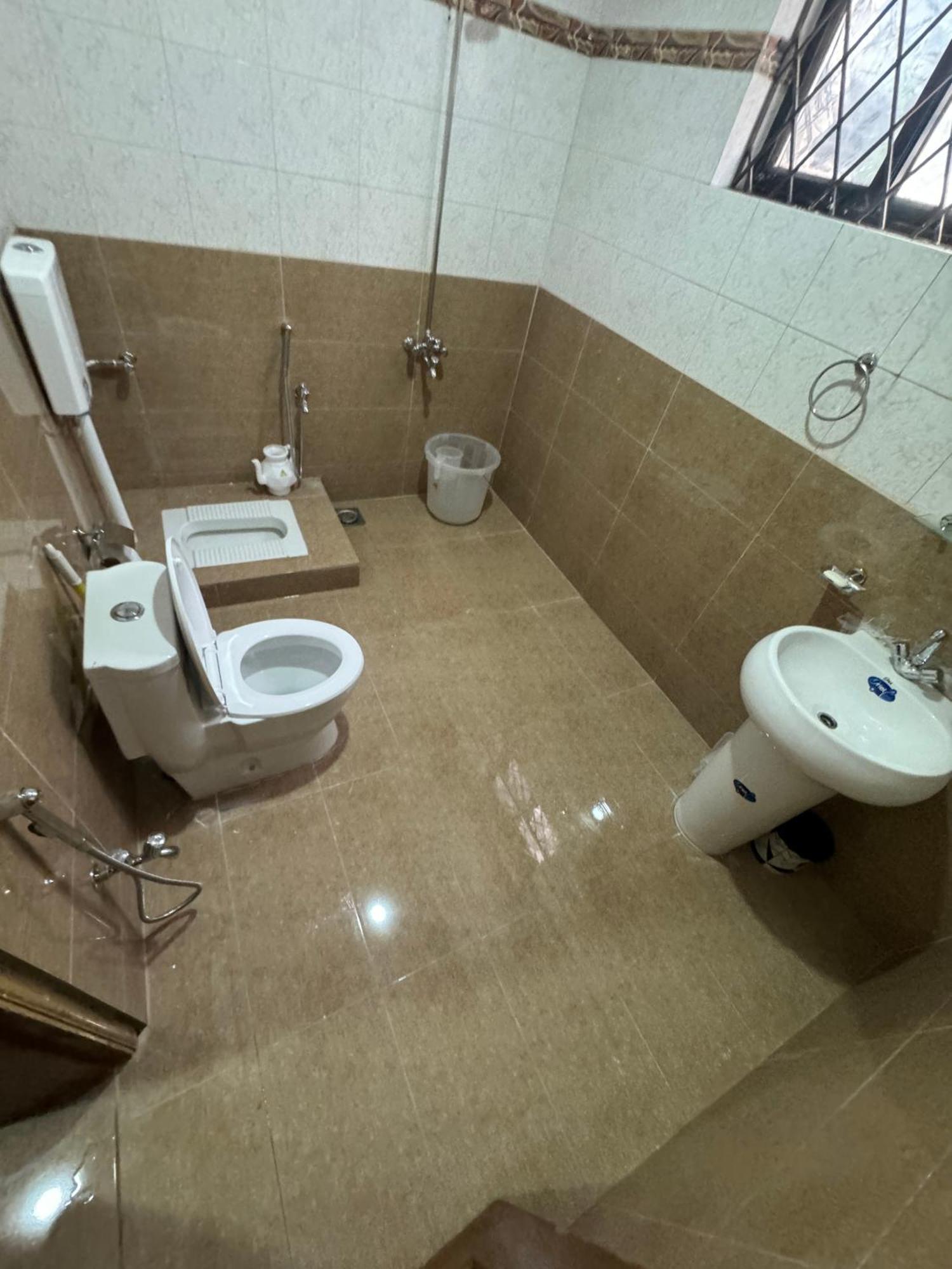 Royal Executive Inn Guest House Islamabad Exteriör bild